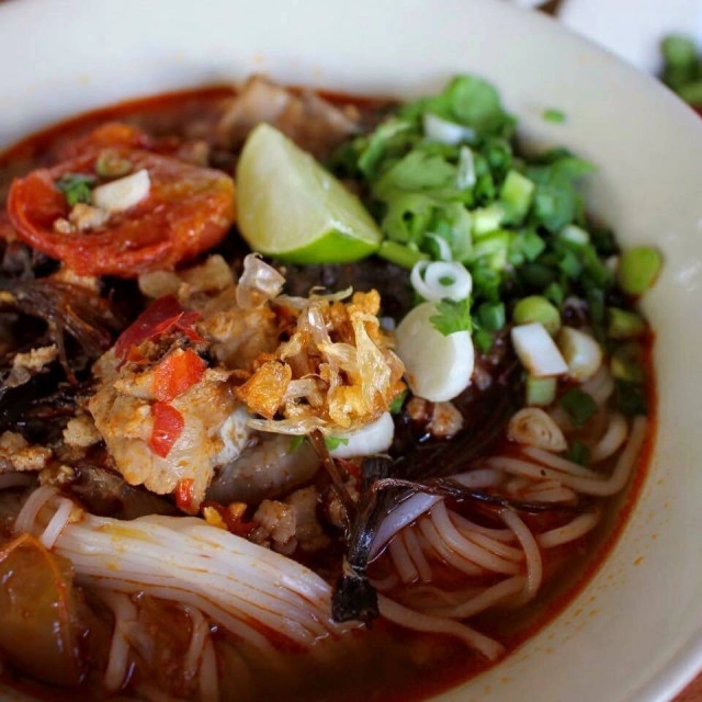 "ขาหมูตั๋งโต๊ะ"
ได้กินแล้วจะฟิน