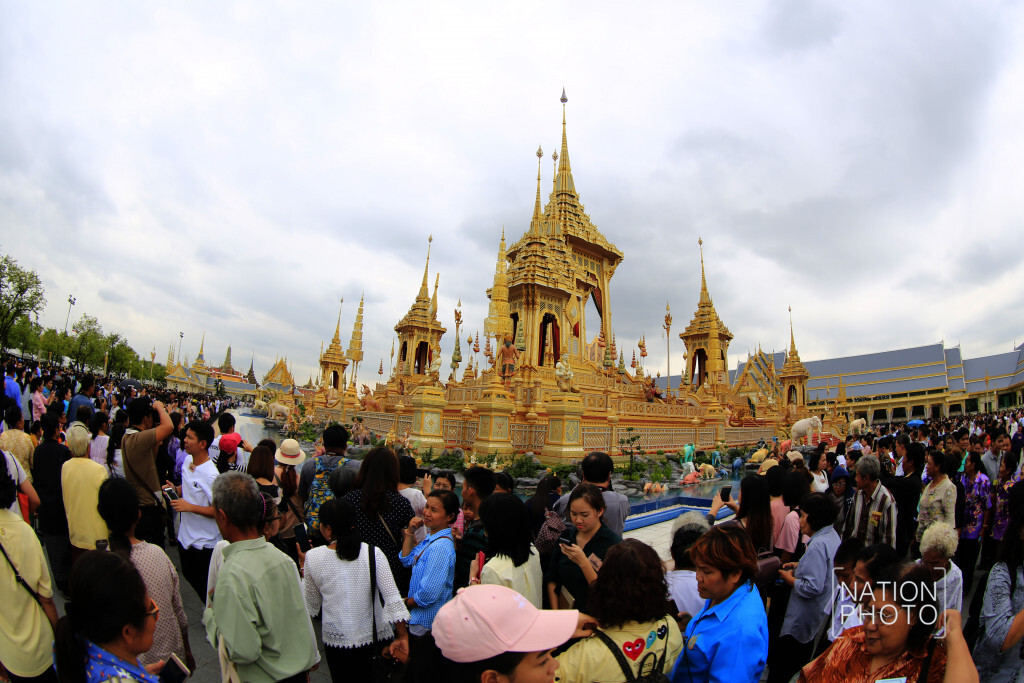 (ภาพชุด)ปชช.เข้าชมนิทรรศการพระเมรุมาศแน่น (ภาพชุด)ปชช.เข้าชมนิทรรศการพระเมรุมาศแน่น