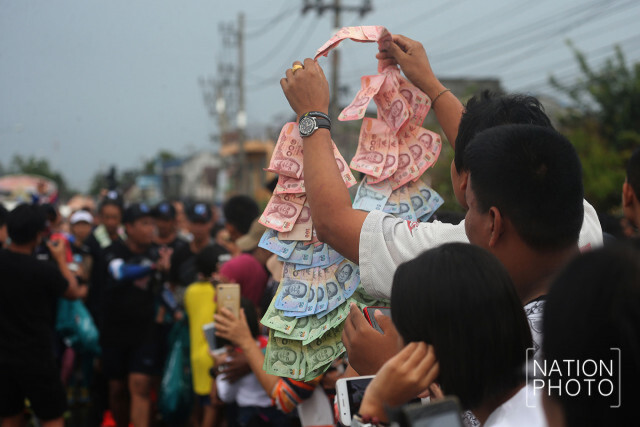 ก้าวฝ่าคลื่นมหาชน ก้าวสู่นครศรีฯ วันที่ 11