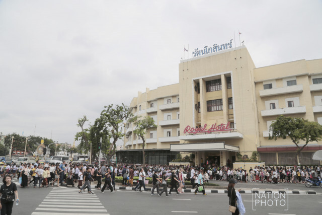 (ภาพชุด)ปชช.เข้าชมนิทรรศการพระเมรุมาศแน่น