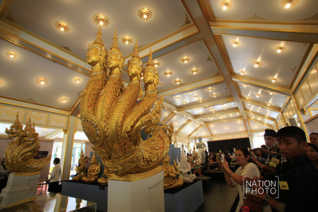 (ภาพชุด)ปชช.เข้าชมนิทรรศการพระเมรุมาศแน่น