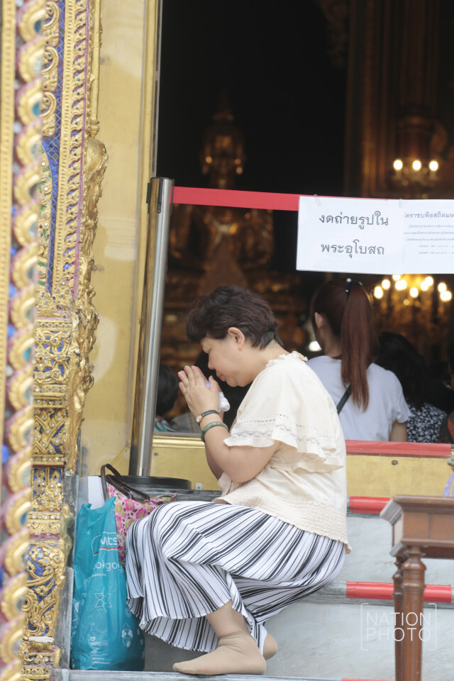 ปชช.เข้าสักการะพระประธานวัดราชบพิธ 
ที่บรรจุพระบรมราชสรีรางคาร ร.9