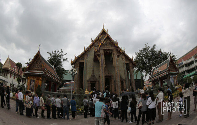 ปชช.เข้าสักการะพระประธานวัดราชบพิธ 
ที่บรรจุพระบรมราชสรีรางคาร ร.9