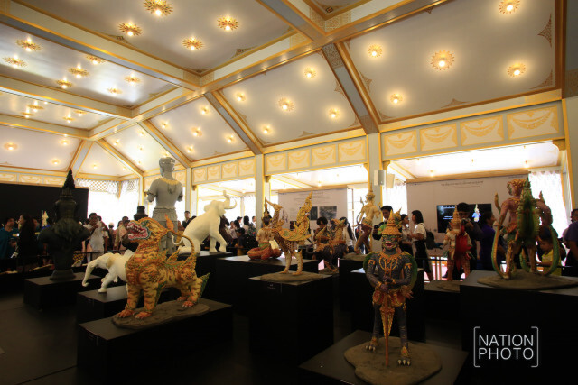 (ภาพชุด)ปชช.เข้าชมนิทรรศการพระเมรุมาศแน่น