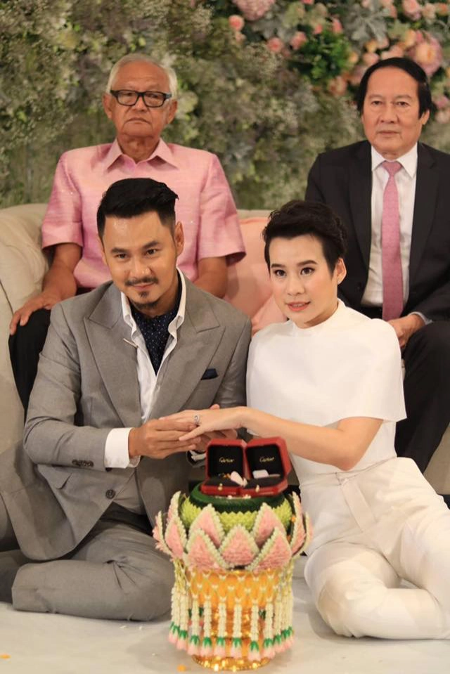 น่ายินดี! "เวฟ" เข้าพิธีหมั้น "บุ้ง" ทายาทใบหยก