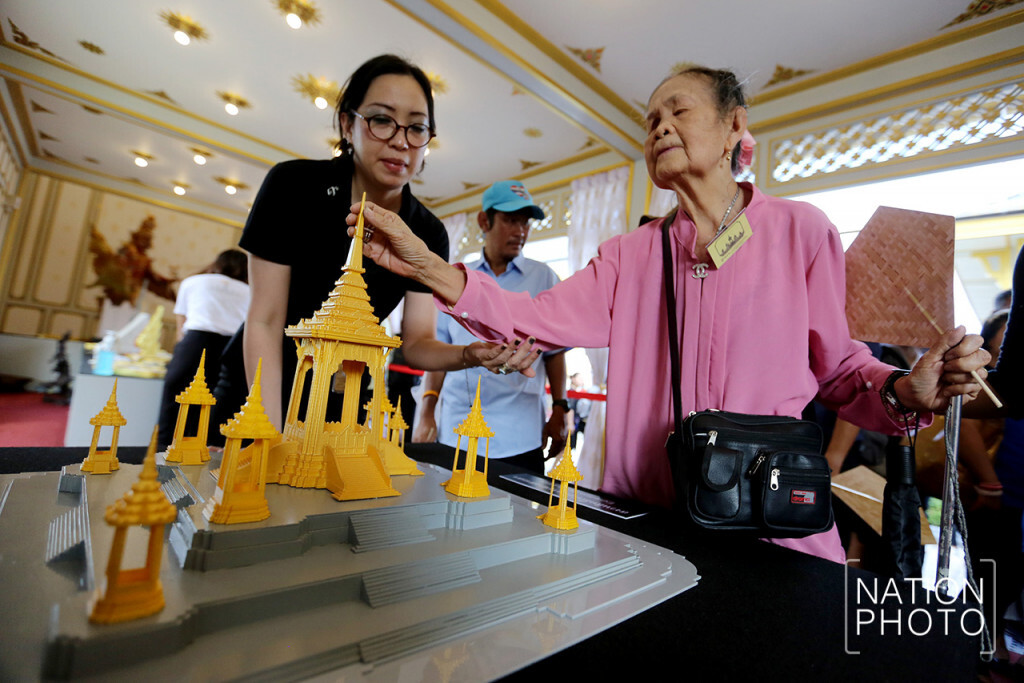 "นำสัมผัสพระเมรุมาศ" เปิดโอกาสให้คนพิการทางสายตาได้เรียนรู้แม้มองไม่เห็น "นำสัมผัสพระเมรุมาศ" เปิดโอกาสให้คนพิการทางสายตาได้เรียนรู้แม้มองไม่เห็น