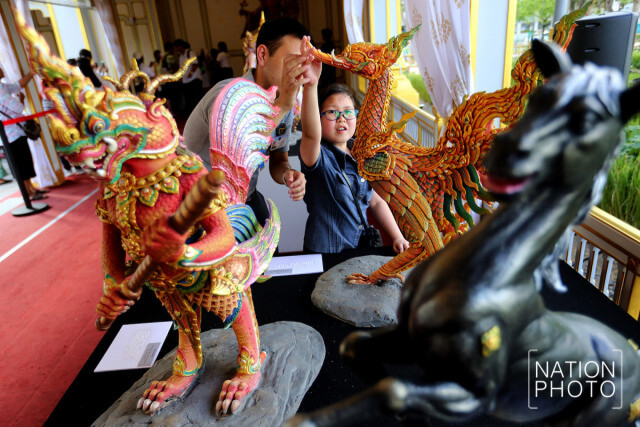 "นำสัมผัสพระเมรุมาศ" เปิดโอกาสให้คนพิการทางสายตาได้เรียนรู้แม้มองไม่เห็น
