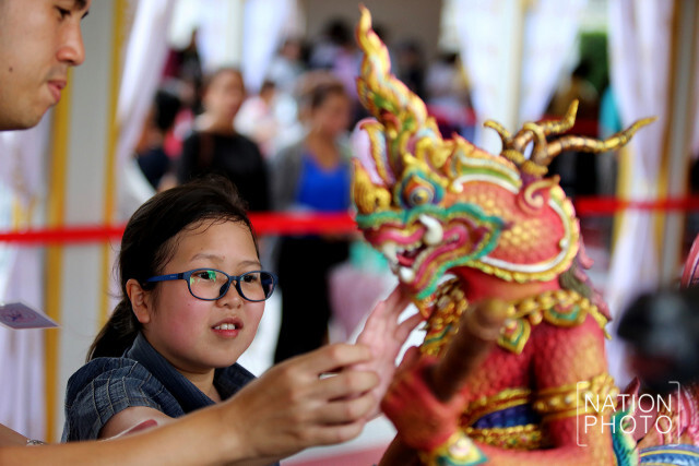 "นำสัมผัสพระเมรุมาศ" เปิดโอกาสให้คนพิการทางสายตาได้เรียนรู้แม้มองไม่เห็น