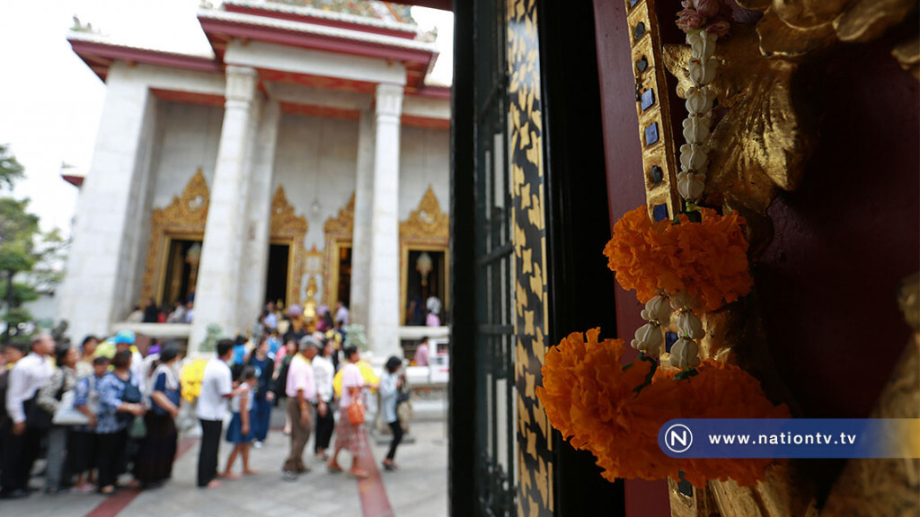 เหมือนทุกวัน... ปชช. แน่น! วัดบวรฯ เหมือนทุกวัน... ปชช. แน่น! วัดบวรฯ
