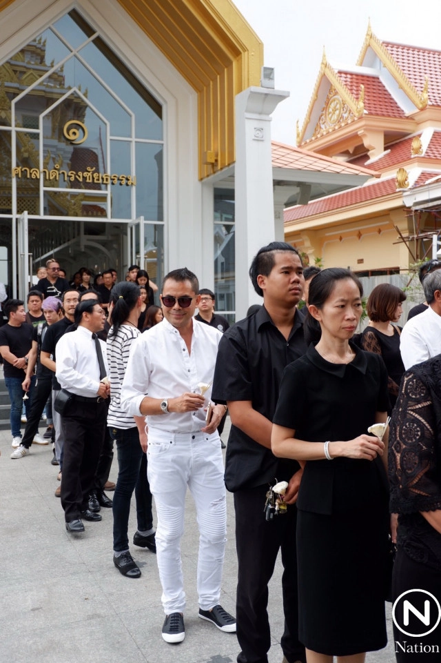 สุดอาลัย...ฌาปนกิจศพครูอั๋น ละครใบ้