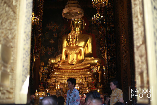 เหมือนทุกวัน... ปชช. แน่น! วัดบวรฯ