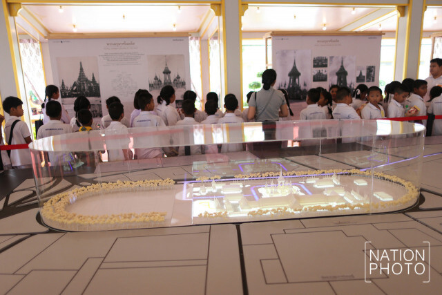 แน่นขนัด! นิทรรศการพระเมรุมาศและสิ่งปลูกสร้างพระเมรุมาศ