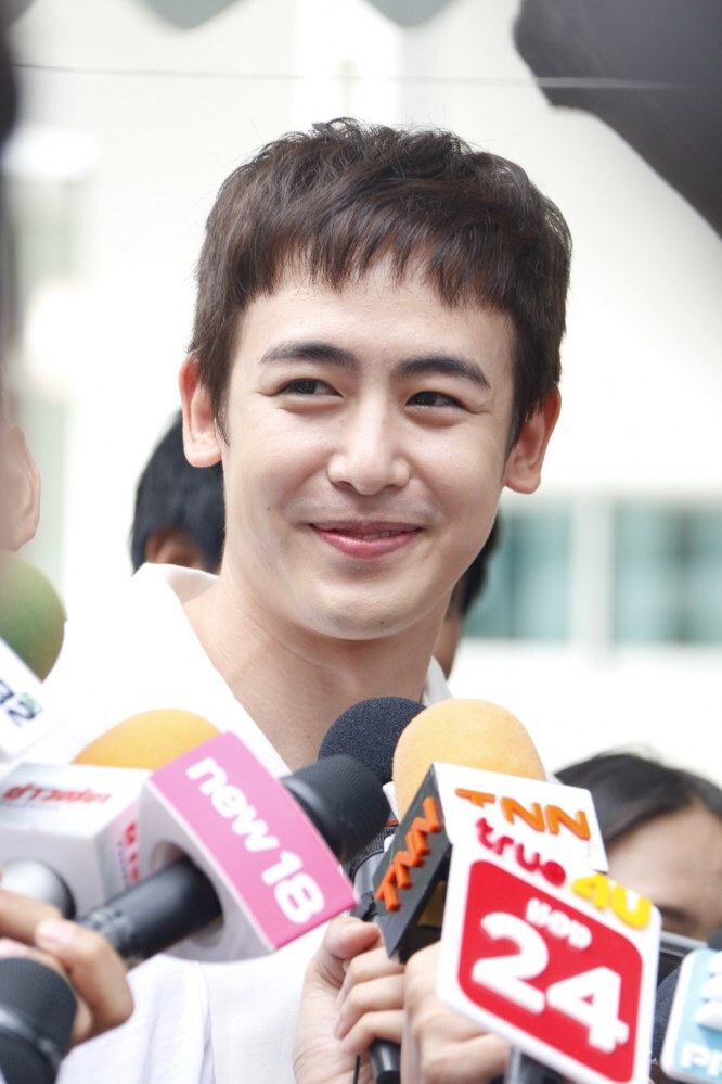"นิชคุณ" ถาม "ใครจะจีบผม"?
