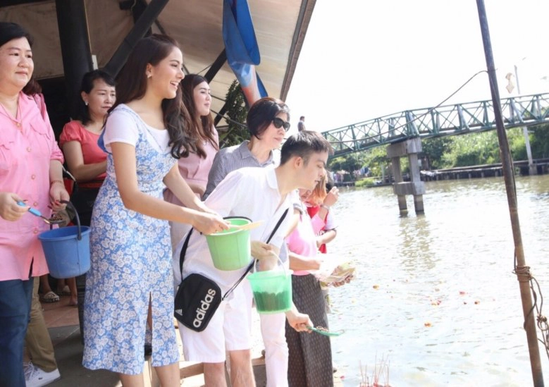 "พรีม" ยิ้มแก้มปริ! ทำบุญ - ฉลองวันเกิดร่วมกับครอบครัวและแฟนคลับ