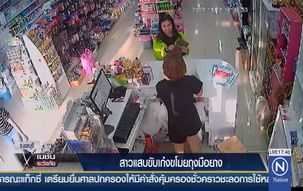 สาวแสบขับเก๋ง ขโมยถุงมือยาง สาวแสบขับเก๋ง ขโมยถุงมือยาง
