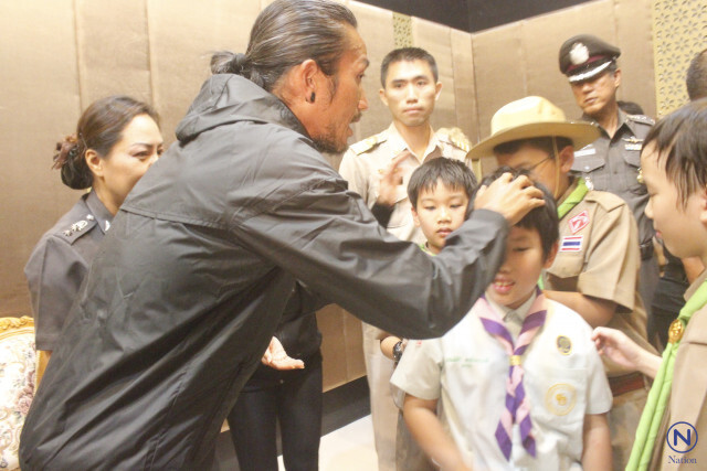"ตูน" สำนึกในพระมหากรุณาธิคุณ ร.10 ทรงพระราชทานสิ่งของ-รับสั่งให้ภารกิจสำเร็จ