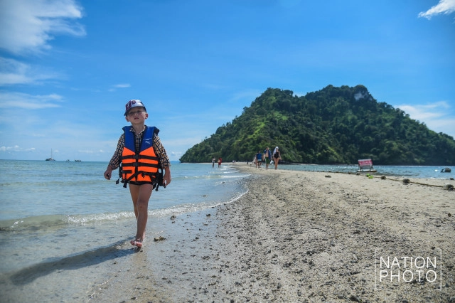 "ทะเลแหวก" Unseen Thailand แห่งอันดามันไทย