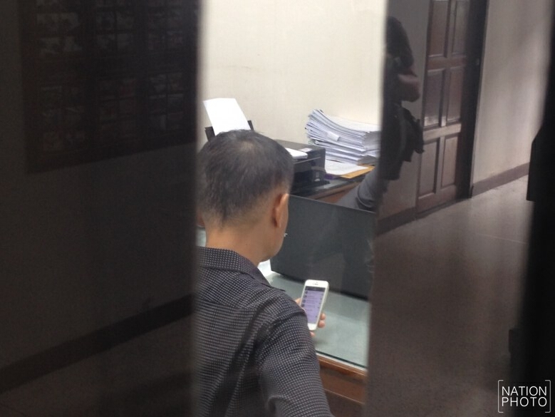 "หมอยอร์น" พบตร.รับทราบข้อหาเพิ่ม