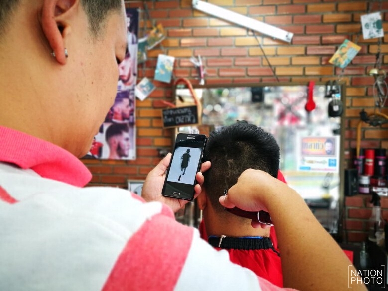 ร้านตัดผมเชียงใหม่ รับตัดผมทรง "ก้าวคนละก้าว" ค่าบริการตามศรัทธาสมทบบริจาค "พี่ตูน"