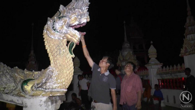รวบหนุ่มเพี้ยน! เมาสารระเหย บุกวัดทุบเศียรพญานาคกว่า 10 เศียรพังยับ