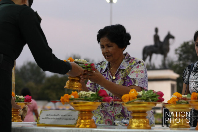 ในหลวง  พระราชทานพระราชานุญาตให้ใช้ลานพระราชวังดุสิต ในการจัดการแสดงดนตรีเฉลิมพระเกียรติ