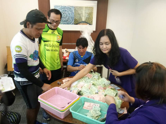 วรเชษฐ์ สไมล์บัฟฟาโล วิ่งรับบริจาคเงินช่วย "ตูน" วันแรกได้เงิน 6 แสนบาท!