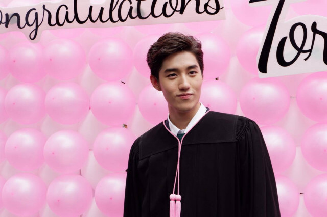 รับปริญญา "ต่อ ธนภพ" พ่อแม่เตรียมของขวัญ แจงมีเซอร์ไพรส์