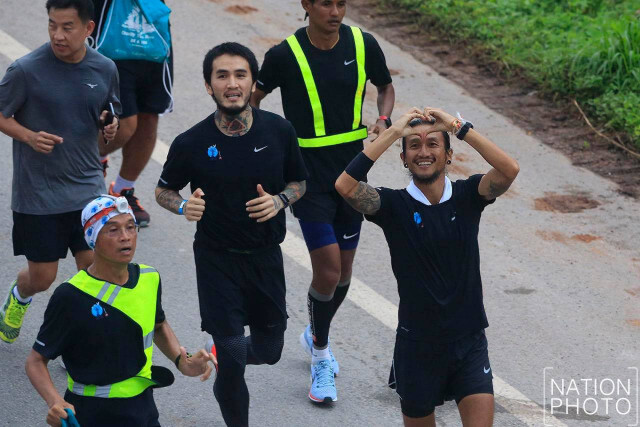 "หมอเมย์" วอนแฟนคลับ 
ช่วยกันถนอม "ตูน" ให้ถึงเส้นชัย
"เมื่ออาทิวราห์มีคนเดียว...ช่วยกันนะคะ"