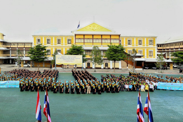 ปลัดฯ กลาโหม นำทีมจิตอาสา 600 คน ปรับปรุงทำความสะอาดชุมชน