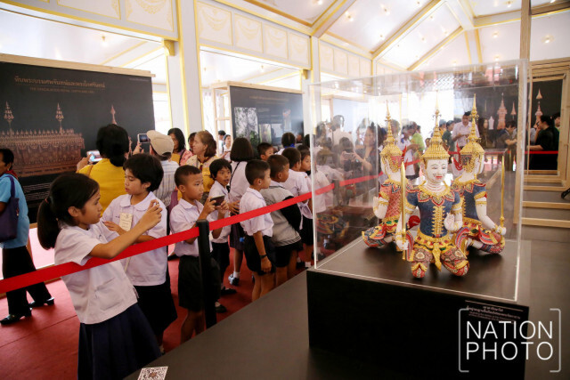 ปชช.เข้าชมนิทรรศการพระเมรุมาศ หนาแน่น!