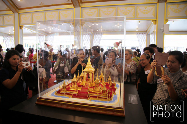 ปชช.เข้าชมนิทรรศการพระเมรุมาศ หนาแน่น!
