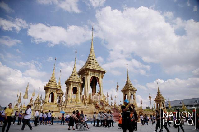 ปชช.เข้าชมนิทรรศการพระเมรุมาศ หนาแน่น!