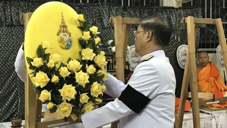 ร.10 พระราชทานพวงมาลาวางหน้าหีบศพตำรวจกล้า ร.10 พระราชทานพวงมาลาวางหน้าหีบศพตำรวจกล้า