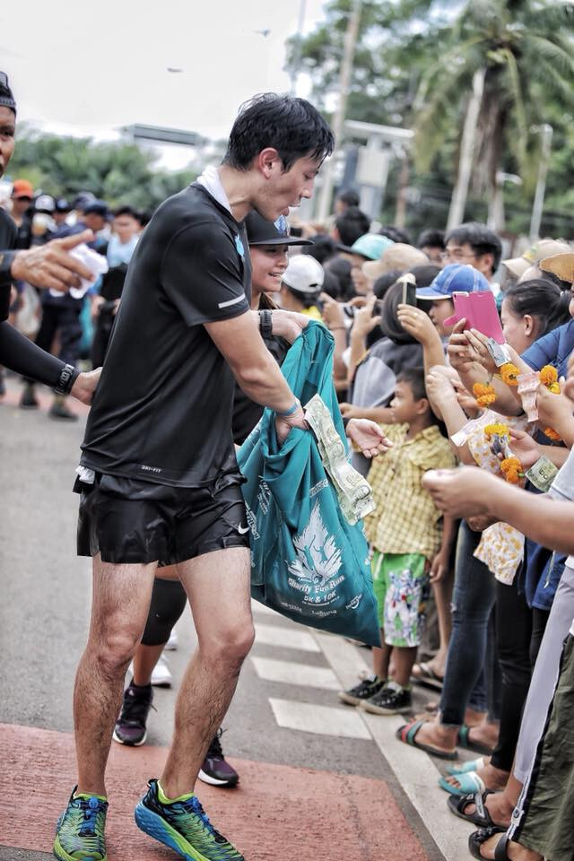 "โดม"โพสต์ถึง"ตูน" 
ไม่ใช่วิ่งไกลสุด ไม่ใช่มีคนบริจาคมากสุด 
ไม่ใช่ดารานักร้องมาวิ่งมากสุด แต่มันคือ