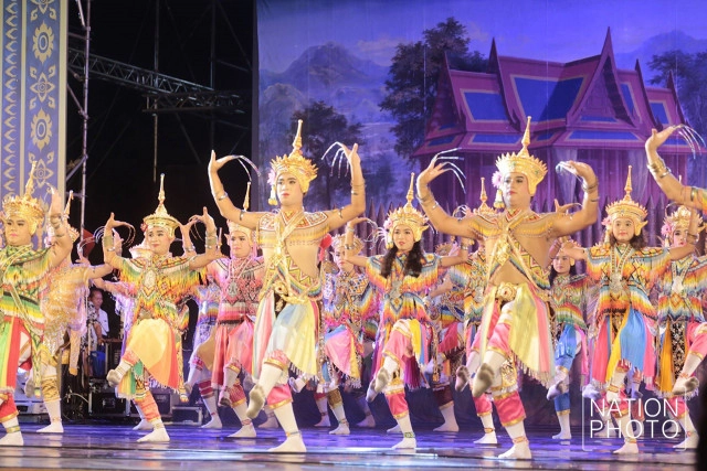 (ภาพชุด) การแสดง"มโนราห์"
ในนิทรรศการงานพระราชพิธีถวายพระเพลิงพระบรมศพ ร.9