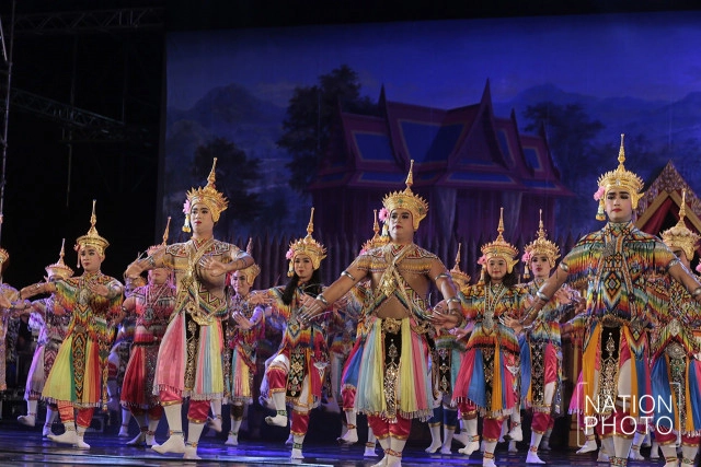 (ภาพชุด) การแสดง"มโนราห์"
ในนิทรรศการงานพระราชพิธีถวายพระเพลิงพระบรมศพ ร.9