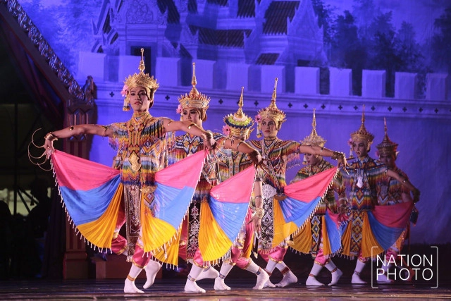 (ภาพชุด) การแสดง"มโนราห์"
ในนิทรรศการงานพระราชพิธีถวายพระเพลิงพระบรมศพ ร.9