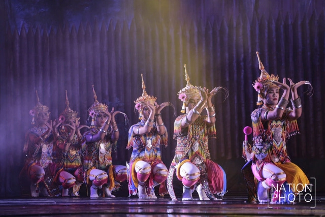 (ภาพชุด) การแสดง"มโนราห์"
ในนิทรรศการงานพระราชพิธีถวายพระเพลิงพระบรมศพ ร.9