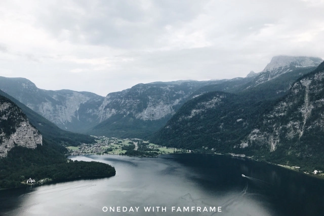 "Hallstatt Austria" 
เป็นเมืองที่ไม่มีอะไร...รรรรร
 ไม่มีอะไรเลย... ยยยยย!