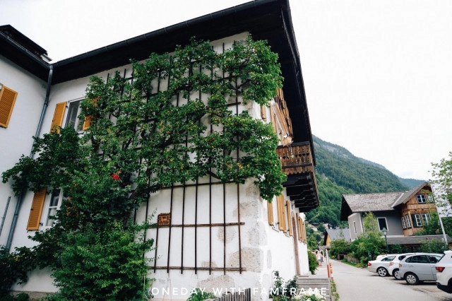 "Hallstatt Austria" 
เป็นเมืองที่ไม่มีอะไร...รรรรร
 ไม่มีอะไรเลย... ยยยยย!