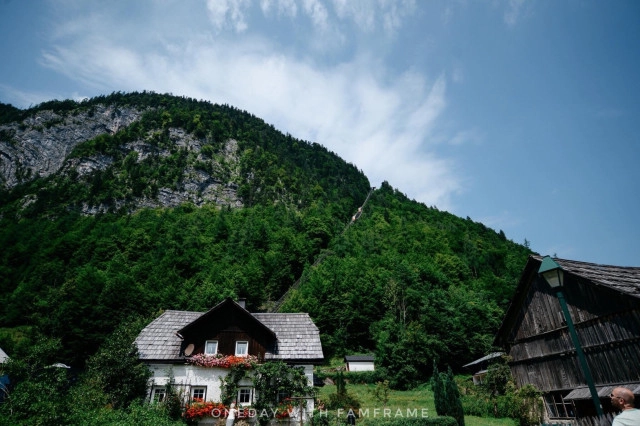 "Hallstatt Austria" 
เป็นเมืองที่ไม่มีอะไร...รรรรร
 ไม่มีอะไรเลย... ยยยยย!