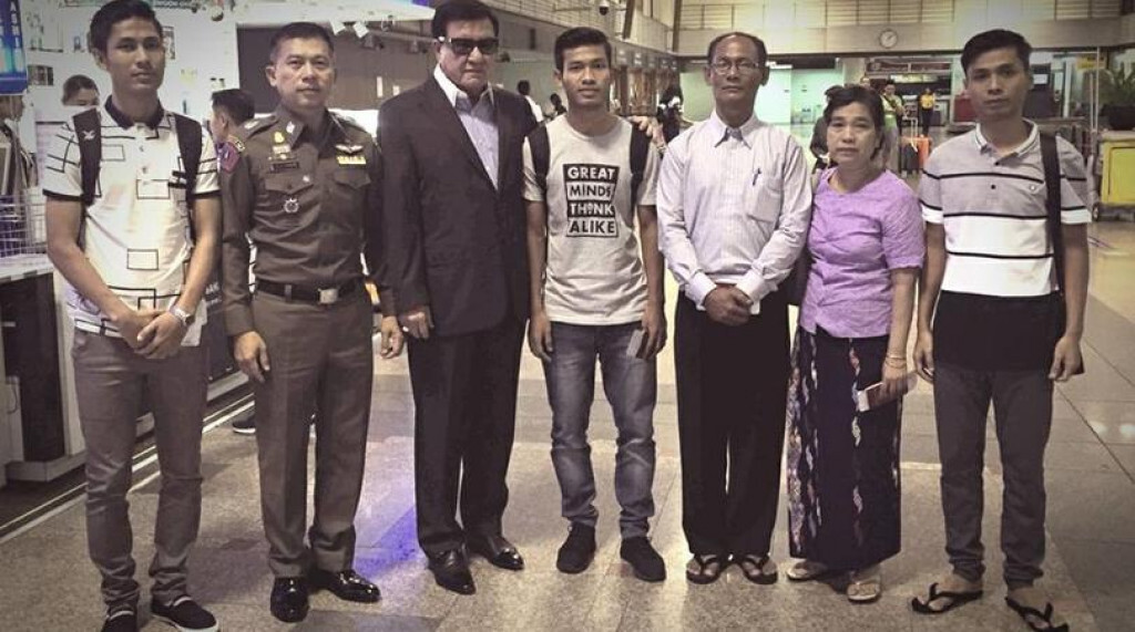 ปธ.เทโรฯ ไปรับ "อ่อง ตู" แข้งเมียนมาร์ ถึงสนามบิน ปธ.เทโรฯ ไปรับ "อ่อง ตู" แข้งเมียนมาร์ ถึงสนามบิน