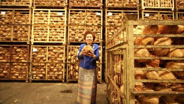 รู้จัก"นายแม่"จรีพร เทพผดุงพร 
ตำนาน"กะทิชาวเกาะ"อันดับ1ของโลก
เศรษฐีใจบุญบริจาค10ล้าน ให้ "ตูน"