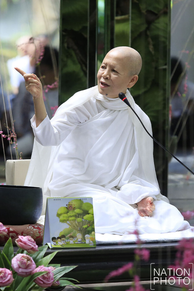 (ภาพชุด)"แม่ชีศันสนีย์" แถลงข่าวอาการป่วยโรคมะเร็งกระเพาะ รักษาหายดีแล้ว