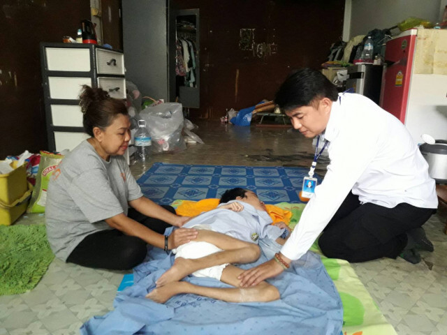 ช่วยน้องเต้!! วัย 23 ปี 
ป่วยพิการเกิดมาไม่มีหนังปิดเยื่อสมอง
จิตอาสาฯ  นักร้องลูกทุ่ง  รุดเยี่ยม