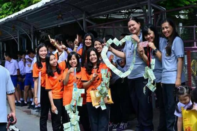 เชษฐ์ สไมล์บัฟฟาโล 
วิ่งเมืองแปดริ้ว ได้ 1.7 ล้าน
รวม 4 ครั้ง สมทบให้"ตูน" 3.5 ล้าน