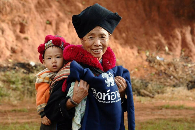 สิงห์อาสา นำเครือข่ายนักศึกษาไทย-ต่างชาติมอบเสื้อหนาว สร้างไออุ่นที่ บ้านห้วยแม่เลี่ยม จ.เชียงราย
