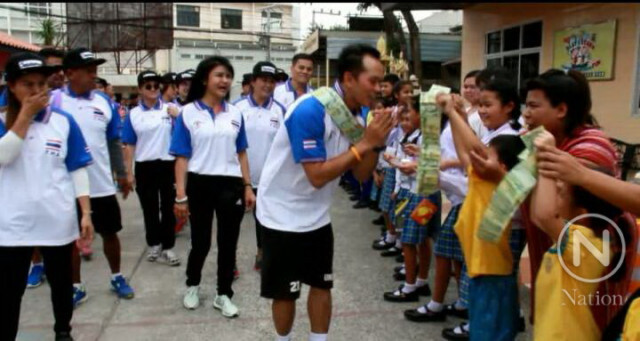 สมจิตร จงจอหอ วิ่งช่วยพี่ตูน ยอดเงินทะลุ 1 ล้านบาท