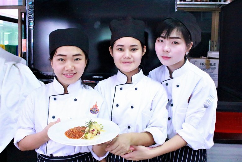 "สาวเผ่าปาเกอญอ" กับปริญญาใบแรก