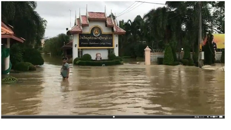  พนังกั้นแม่น้ำตรัง พัง! น้ำหลากท่วม 2 อำเภอ